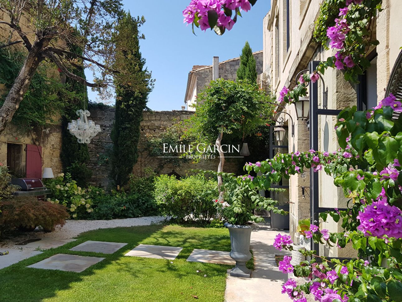 Château · Near Aigues-Mortes - Magnificent mansion