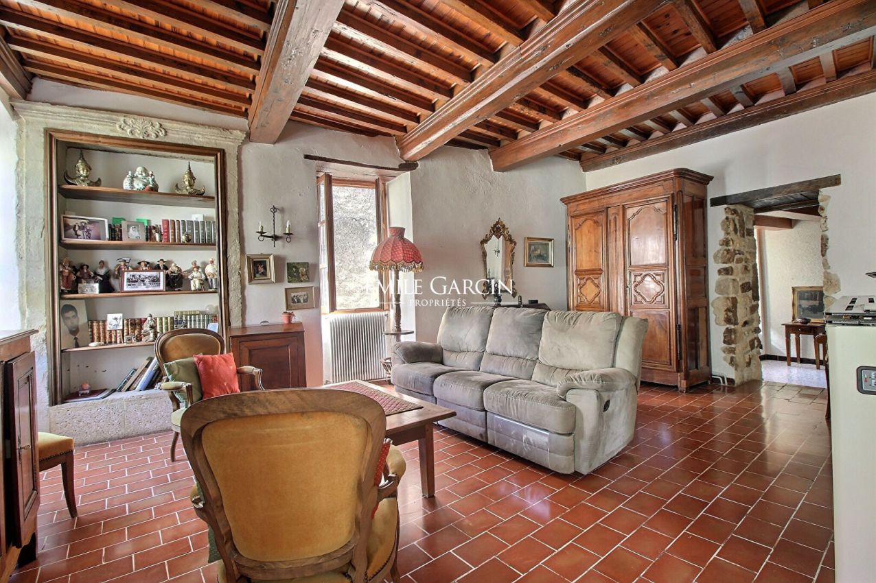Château · 18th-century village house - 10 minutes from Uzès - Courtyard - Garage