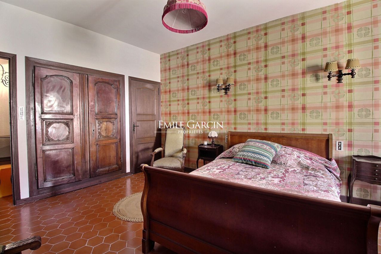 Château · 18th-century village house - 10 minutes from Uzès - Courtyard - Garage