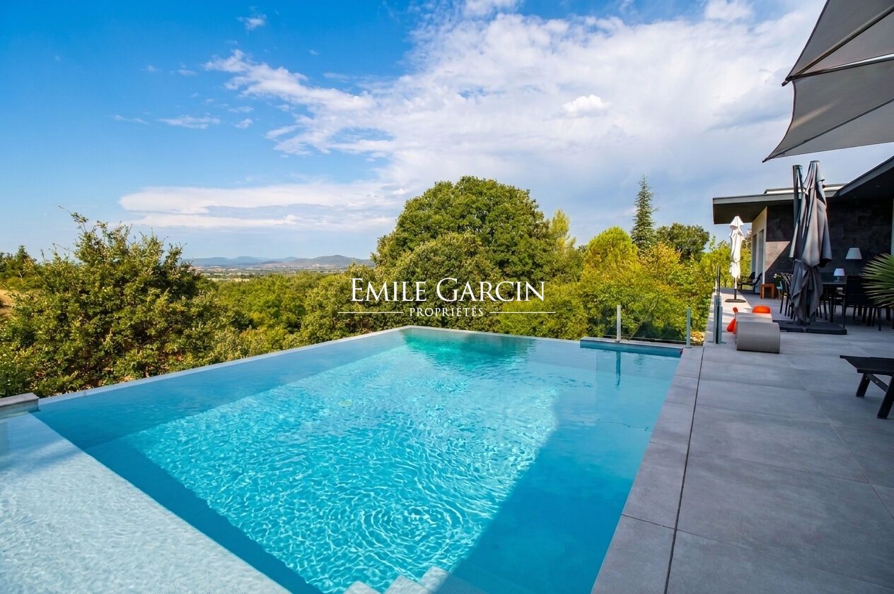 Maison 7 pièces 200 m² · à Barjac · 200 m² · 880 000 €
