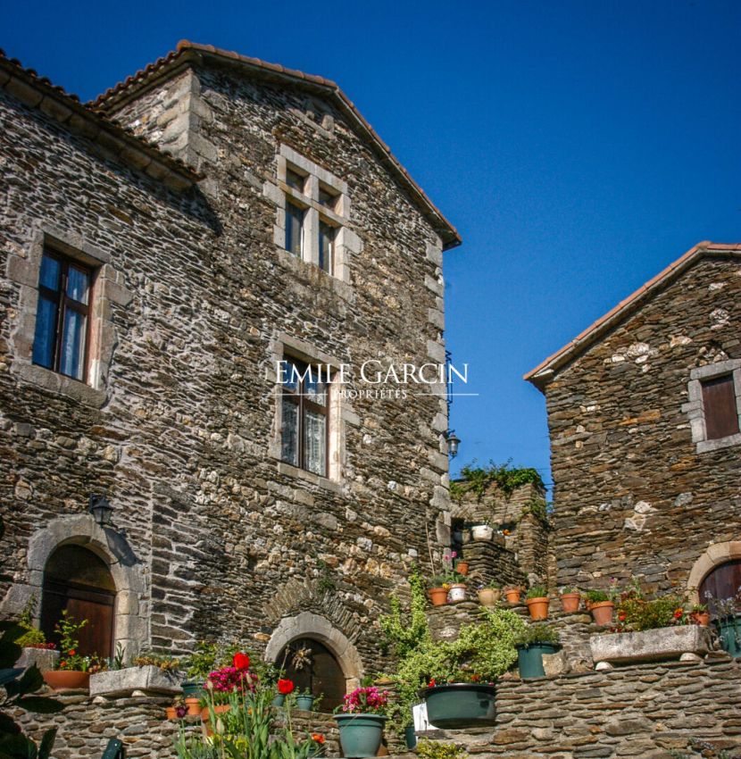 Maison 14 pièces 600 m² · à Le Collet-de-Dèze · 600 m² · 600 000 €