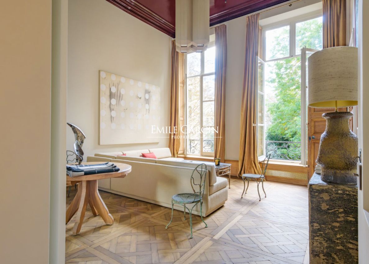 Appartement 7 pièces 140 m² · à Paris 7 · 140 m² · 5 700 000 €