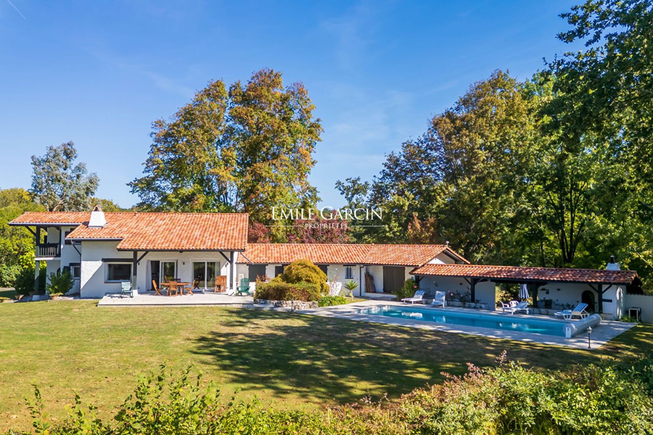 Maison 13 pièces 263 m² · à Arbonne · 263 m² · 2 750 000 €