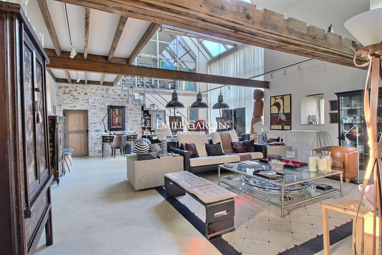 Maison 12 pièces 750 m² · à Laval · 750 m² · 1 690 000 €