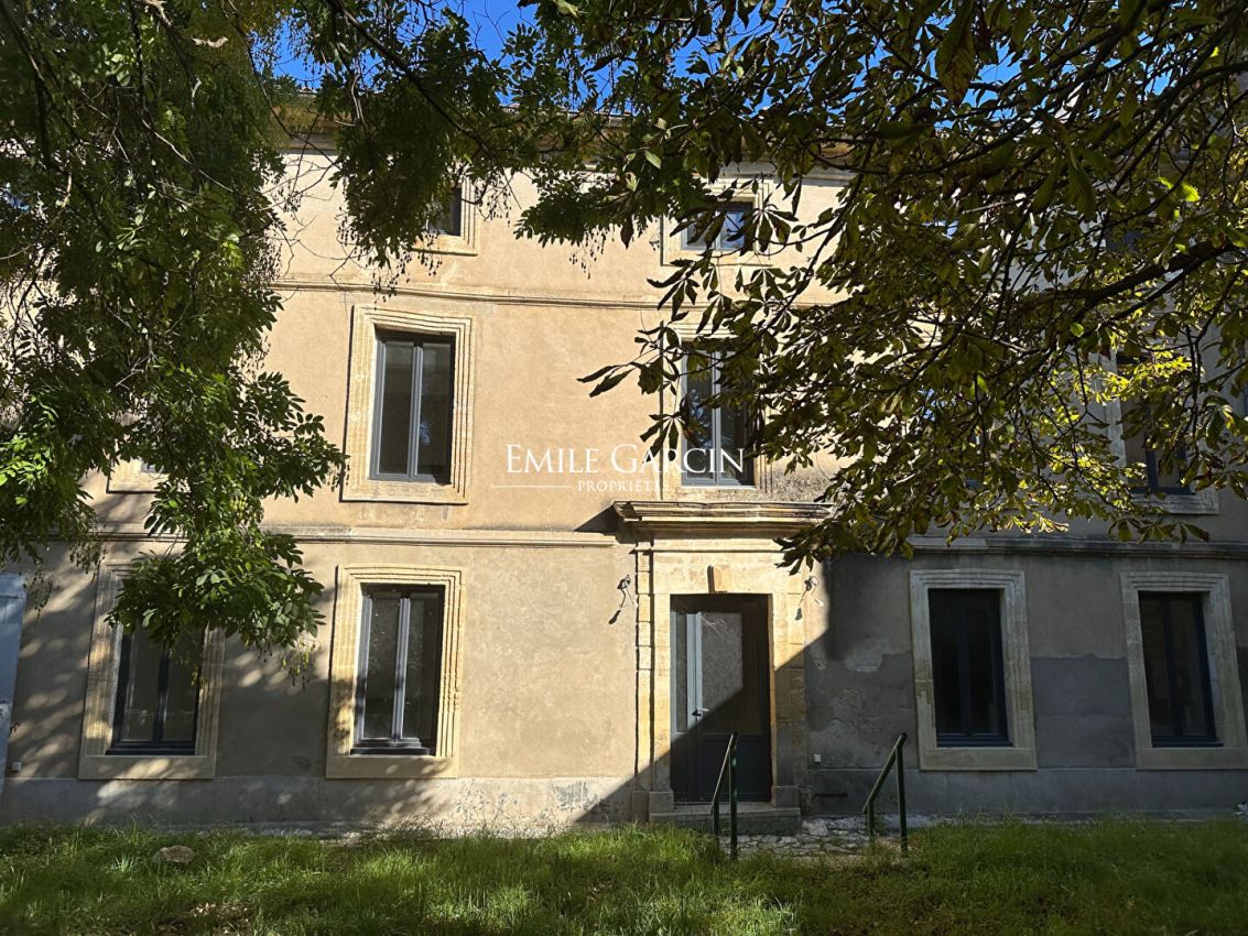 Parking 50 m² · à Remoulins · 50 m² · 56 000 €
