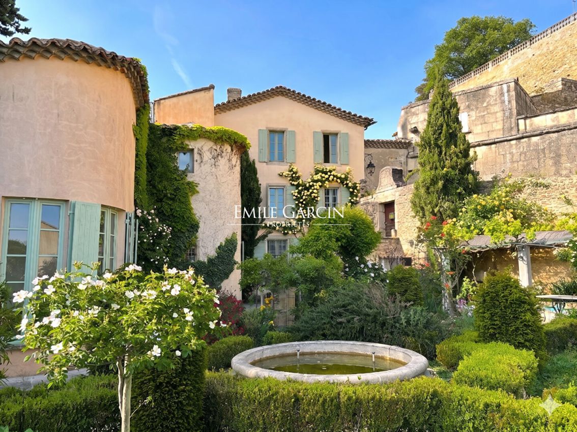 Maison 10 pièces 440 m² · à Grignan · 440 m² · 930 000 €
