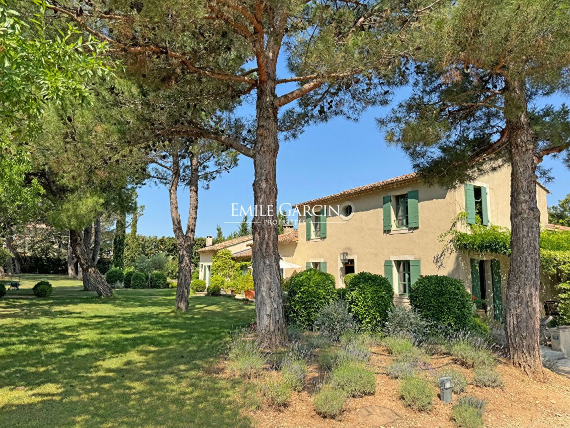 Maison 6 pièces 240 m² · à Eygalières · 240 m² · 2 150 000 €